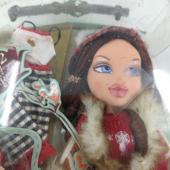 BRATZ Campfire PHOEBE Doll Cool Campin Accessories FLAW HARD TO FIND RARE NEW - Picture 3 of 11